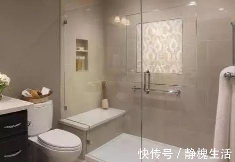 实用|老公在淋浴房装个“小东西”，朋友都夸美观实用，真的太聪明了