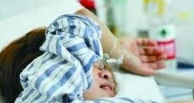 老来得子|52岁产妇生出“三胞胎”,看到娃后却崩溃大哭,医生:有点尴尬