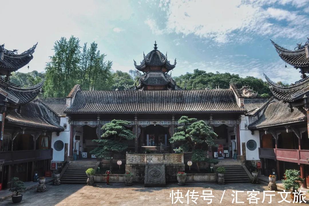 井盐|去年才通高铁,这座“十八线”国内小城,凭什么就火到了国外?