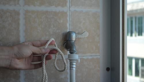 线板|水管漏水怎么办？只需一根绳子就能轻松搞定，结实不漏水，都学学