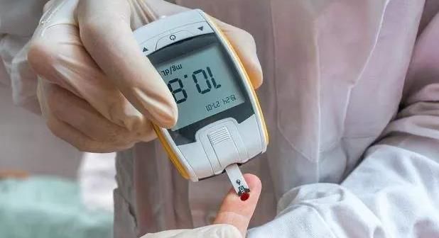 喝茶|糖尿病人能喝茶吗?喝茶对二甲双胍有没有影响?听听药师怎么说