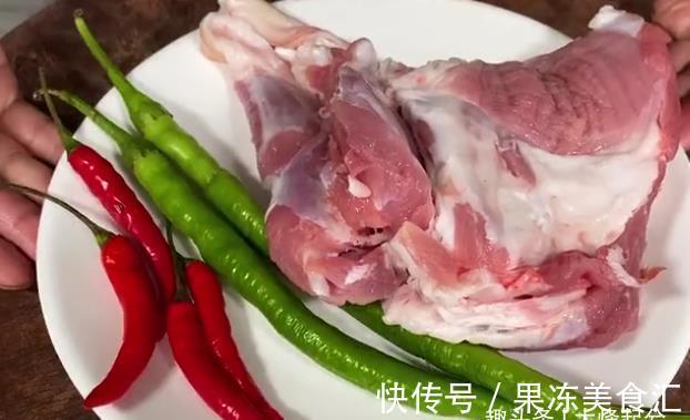 青小米椒|孜然羊肉,微辣鲜香,肉质鲜嫩,一上桌就抢光
