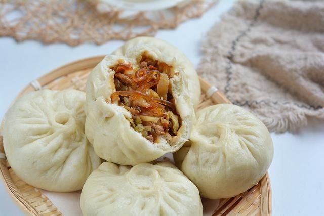酱香浓郁的猪肉粉条包子,这么做倍儿香,玩儿似的吃3个没过瘾