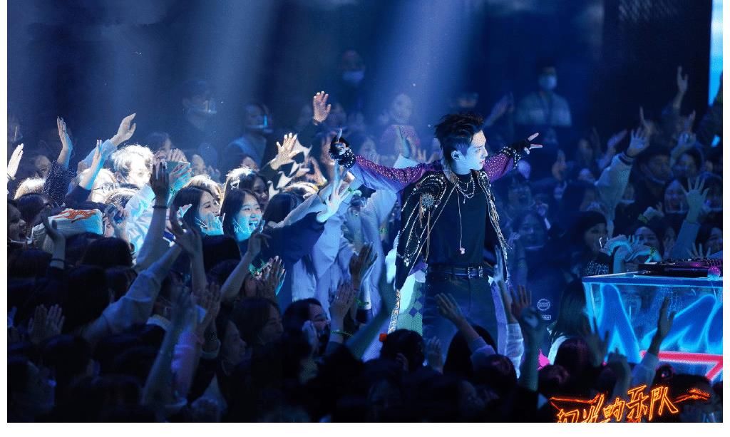 《閃光的樂隊》首播，老中青三代音樂人聚會，一鍋亂燉，有肉有菜