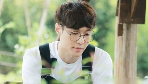 打扫|失去了节目滤镜,蘑菇屋变成另一种状态,满地落叶屋里堆满杂物