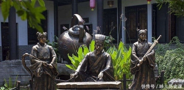 城上|空城计时诸葛亮在城上弹琴,为何派人在门前扫地?没你想那么简单