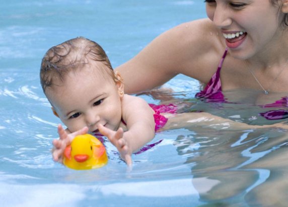 游泳|婴儿游泳的这四个好处 家长都应该要知道