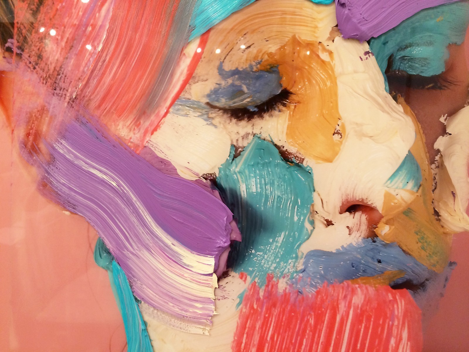 索菲·德里克@你见过在画布上画画的,可你见过在自己头上画油画的吗