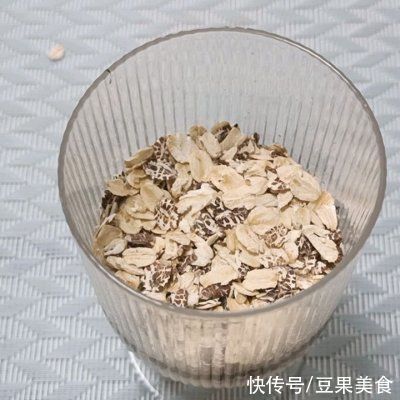 奇亚籽|#一周减脂不重样#奇亚籽麦片隔夜杯，好吃不胖