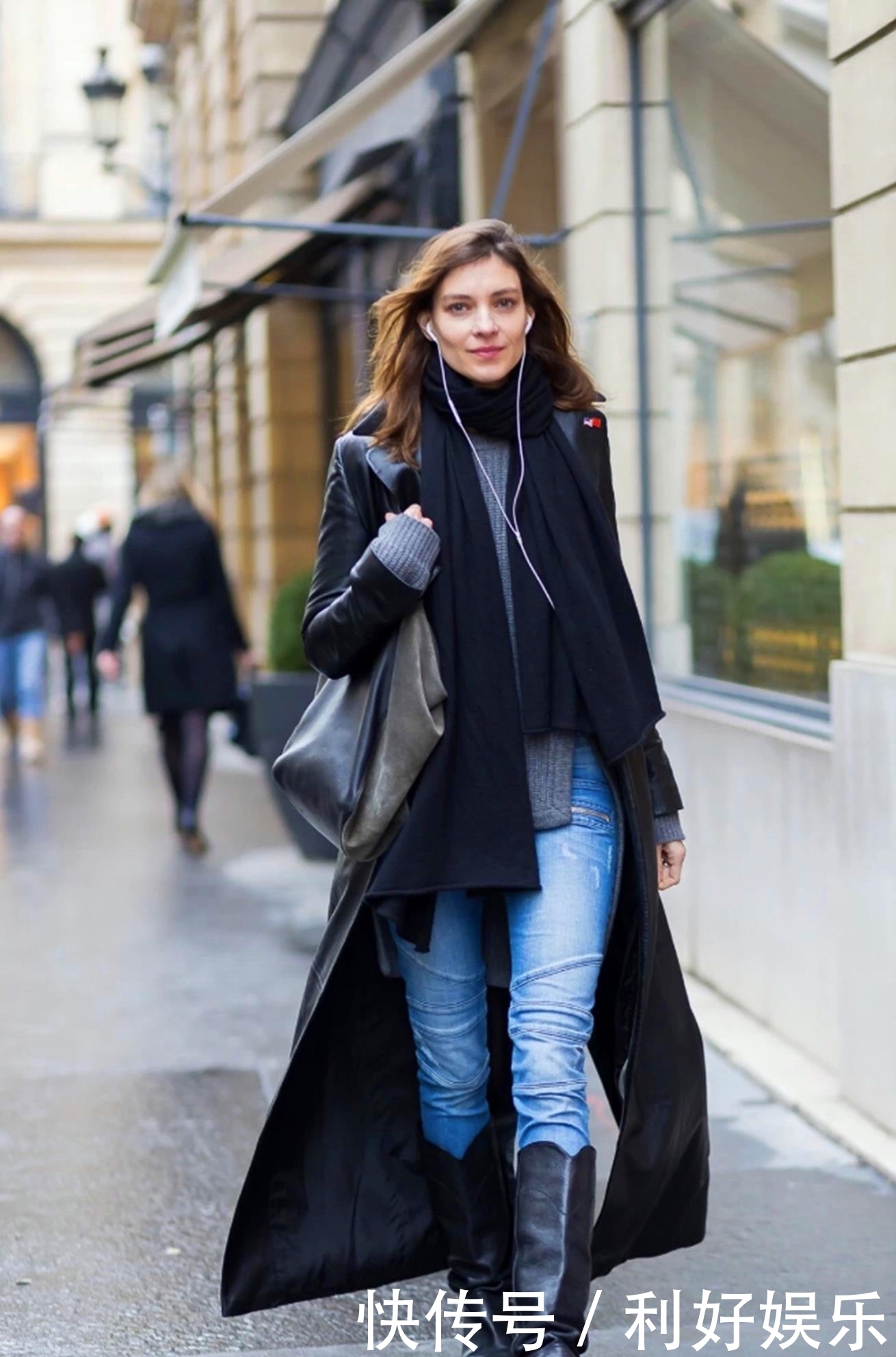 洋气的围巾戴法,抖音上非常的流行,爱美女生都这样围