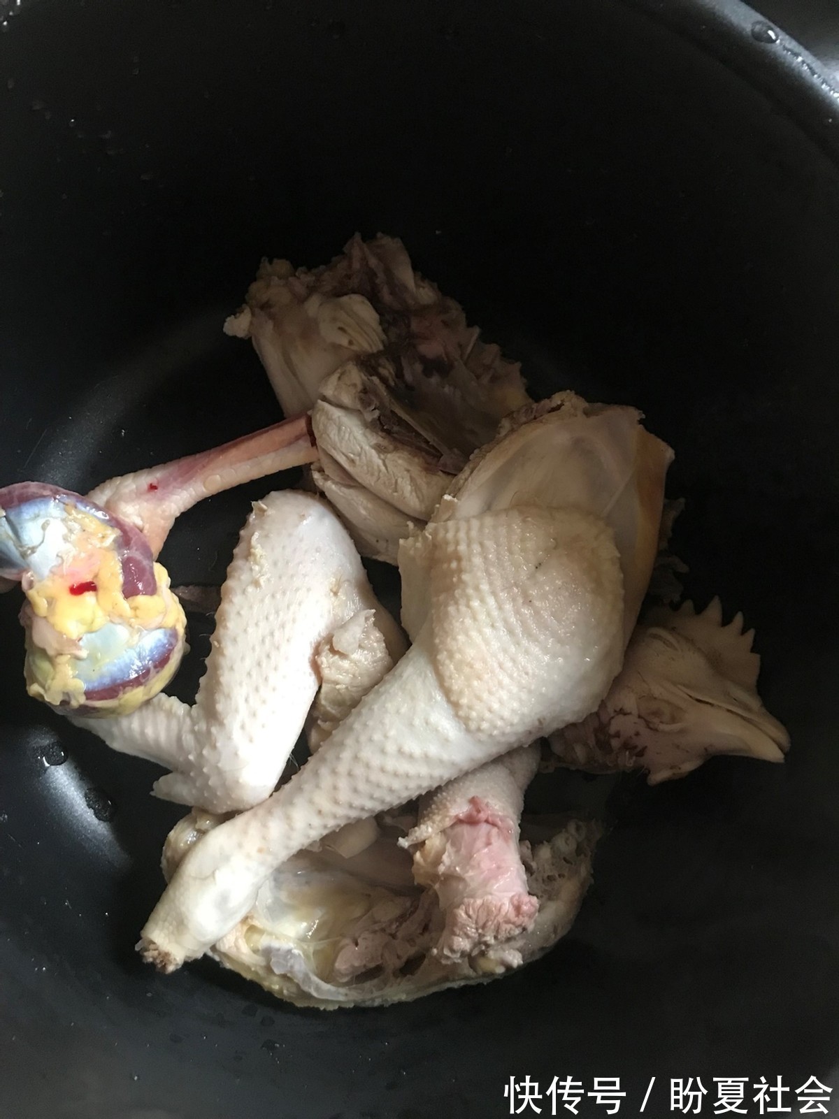 家人|鸡汤这样煲才好喝,食材简单,学会了以后做给家人吃