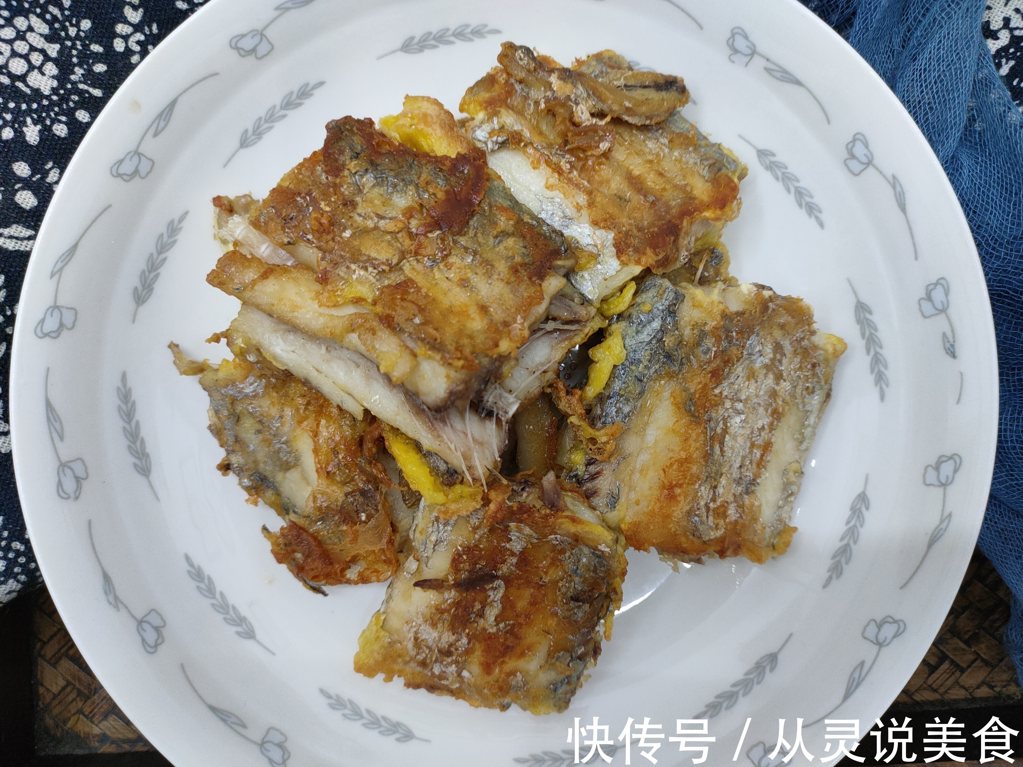 煎带鱼时,别再放面粉了,教你多加2味,带鱼外酥里嫩