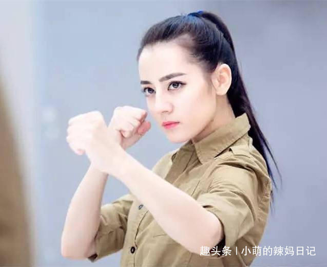 杨幂 发际线高的女人，这5种发型不要剪了，显老不说还没特没气质