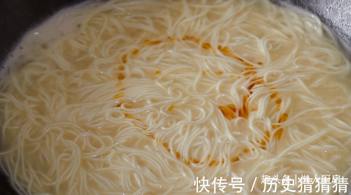 面条|立秋后，碰到这碗面条别手软，学会可以开店，好不好吃就在这碗汤