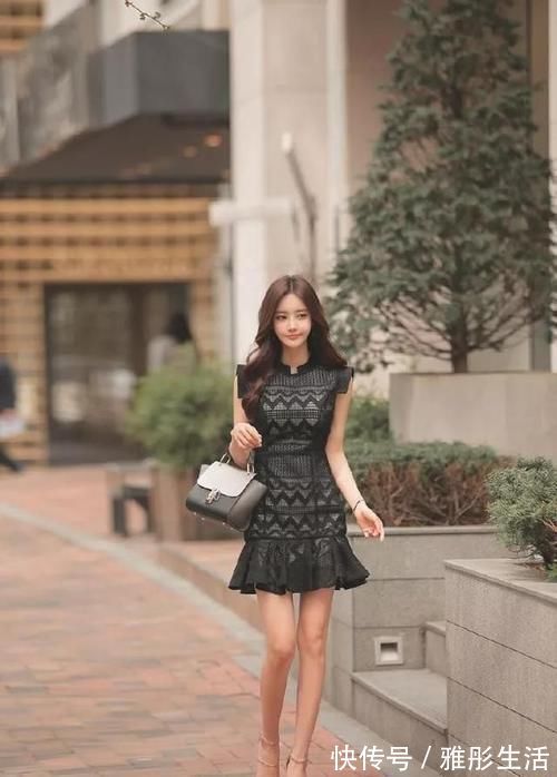 时尚|红色格子花纹的吊带连衣裙，非常复古时尚，美丽动人