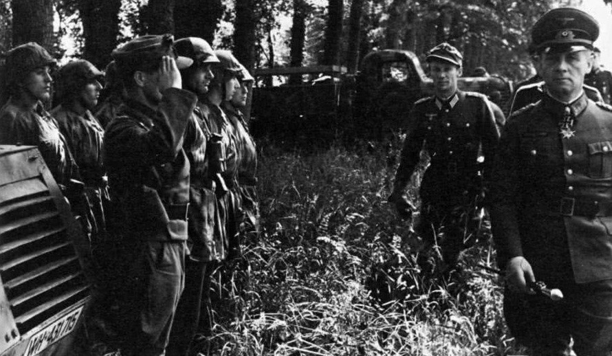 屠杀|苏军与德军决战基辅,结果苏军被俘60余万!而德军做法无疑是场屠杀