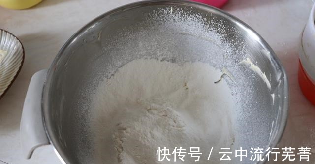 香甜|在家制作三角椰蓉饼干,制作简单,香甜味美还解馋!