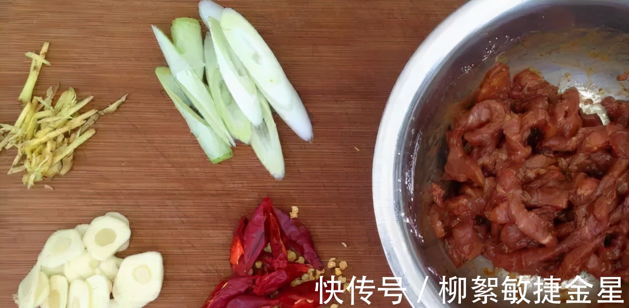 青椒肉丝怎么做才让肉丝嫩滑入味！