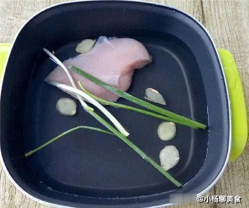麻辣鸡丝|周末自制解馋小零食，麻辣鲜香，追剧嘴巴吃不停，多吃不怕胖