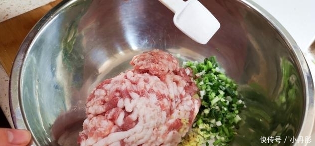 我家|茄子我家最爱这样吃,不用蒸,不用炒,不凉拌,隔三差五不吃就馋