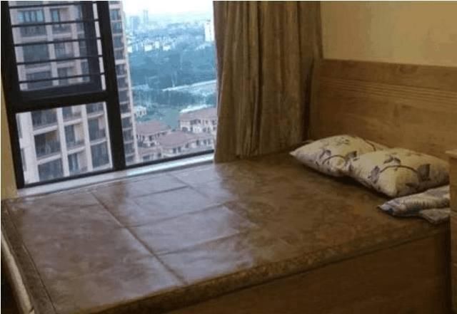 老婆|买不起大房子，老婆将客厅阳台改成卧室，爸妈过来总算有地方住了