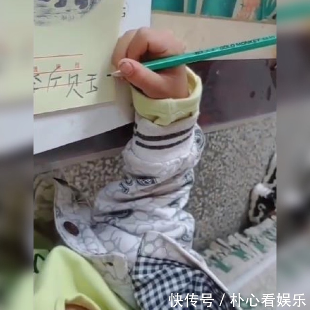 书写|小学生奇妙的书写方式,你永远不知道她下一笔往哪落,字:我太难