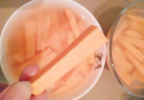 不用|不用晾晒也能做出软糯香甜有嚼劲的红薯干，保存时间长干净又卫生