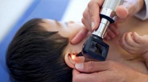 耳朵|男童耳朵难受，去检查才发现耳朵里长了蛆，有些恶作剧家长要制止