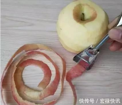 抹布|厨房锅具用久了,底部变黑怎么办?聪明人撒点它,轻松擦干净