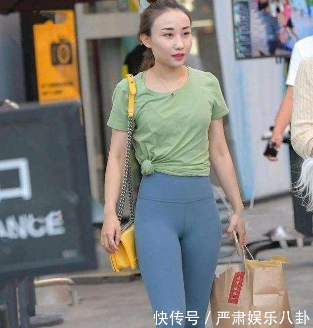 装扮 活力满满的瑜伽裤装扮显得独特别致,轻盈舒适又显气质,经典时髦!