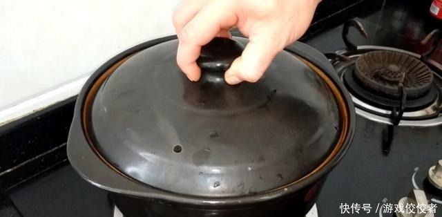 鸡肉这样做太好吃了,不炒不炸扔锅里简单一做,出锅一会被扫光!