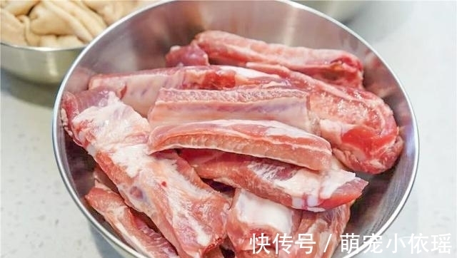 谨记|买排骨要懂得挑选技巧，谨记不要图便宜，遇到这几种扭头走就对了