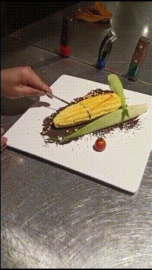 |搞笑GIF:那天我看到这小姐姐了,结果我上班迟到三个小时