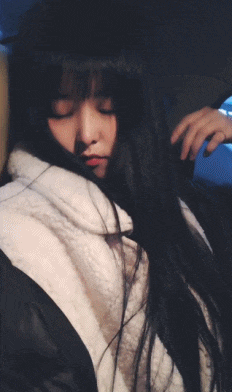 |搞笑GIF趣图：美女 人家是来打饭，你是来搞笑的吗？