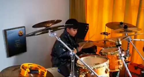 家庭春晚大赏第二弹!走心演唱、激情架子鼓、动感拉丁……哪段表演戳中了你?