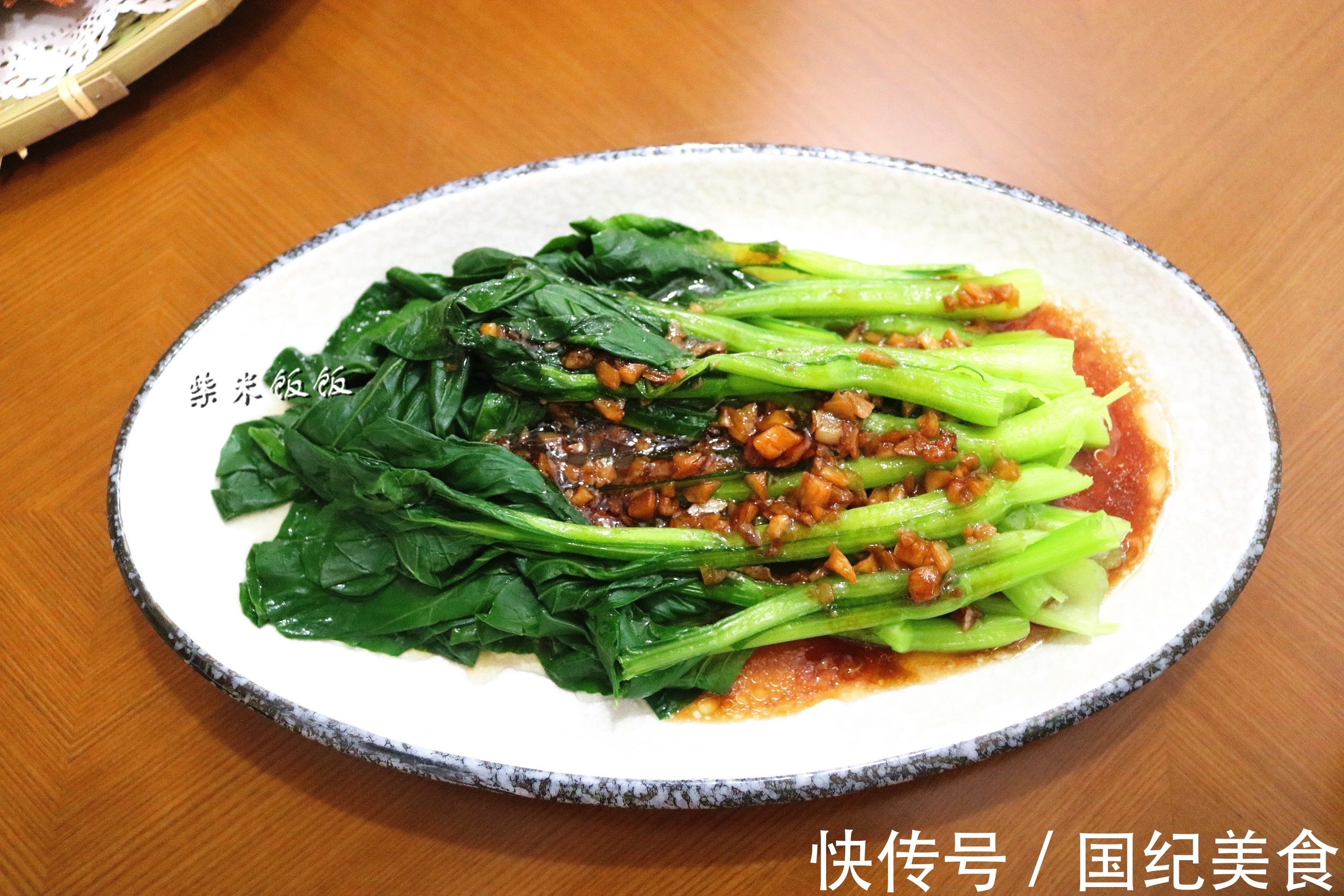 早上7点起床,7点20吃早餐,朋友说:早餐真丰富,营养好吃