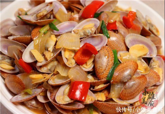 红椒|洗花蛤最忌直接放盐洗，老渔民教我3招，花甲疯狂吐沙，太厉害了