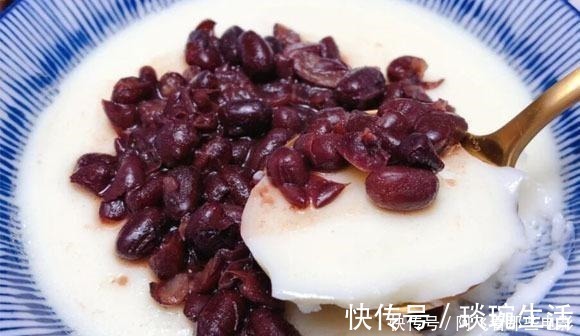 最近迷上吃“它”,无需烤箱,一拌一蒸就出锅,香甜丝滑,真好吃