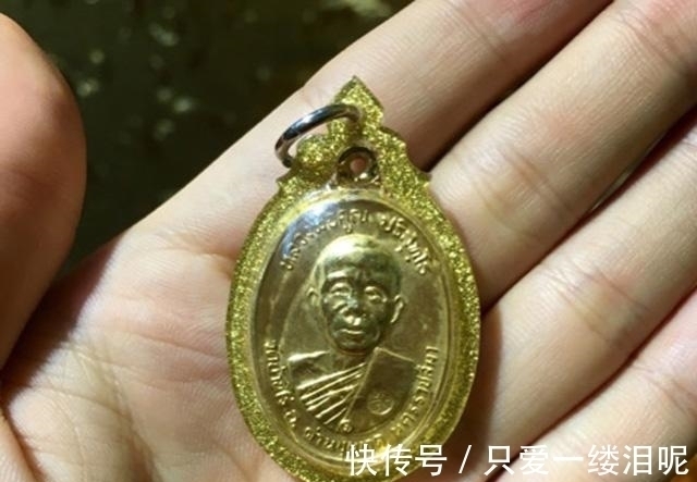 高僧!泰国最著名的活佛,募捐60亿泰铢巨款,就连泰国国王都要下跪叩拜