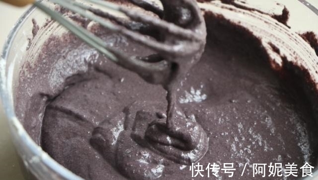 包子|黑米新吃法,不用水不加油,打上鸡蛋做米糕比包子好吃