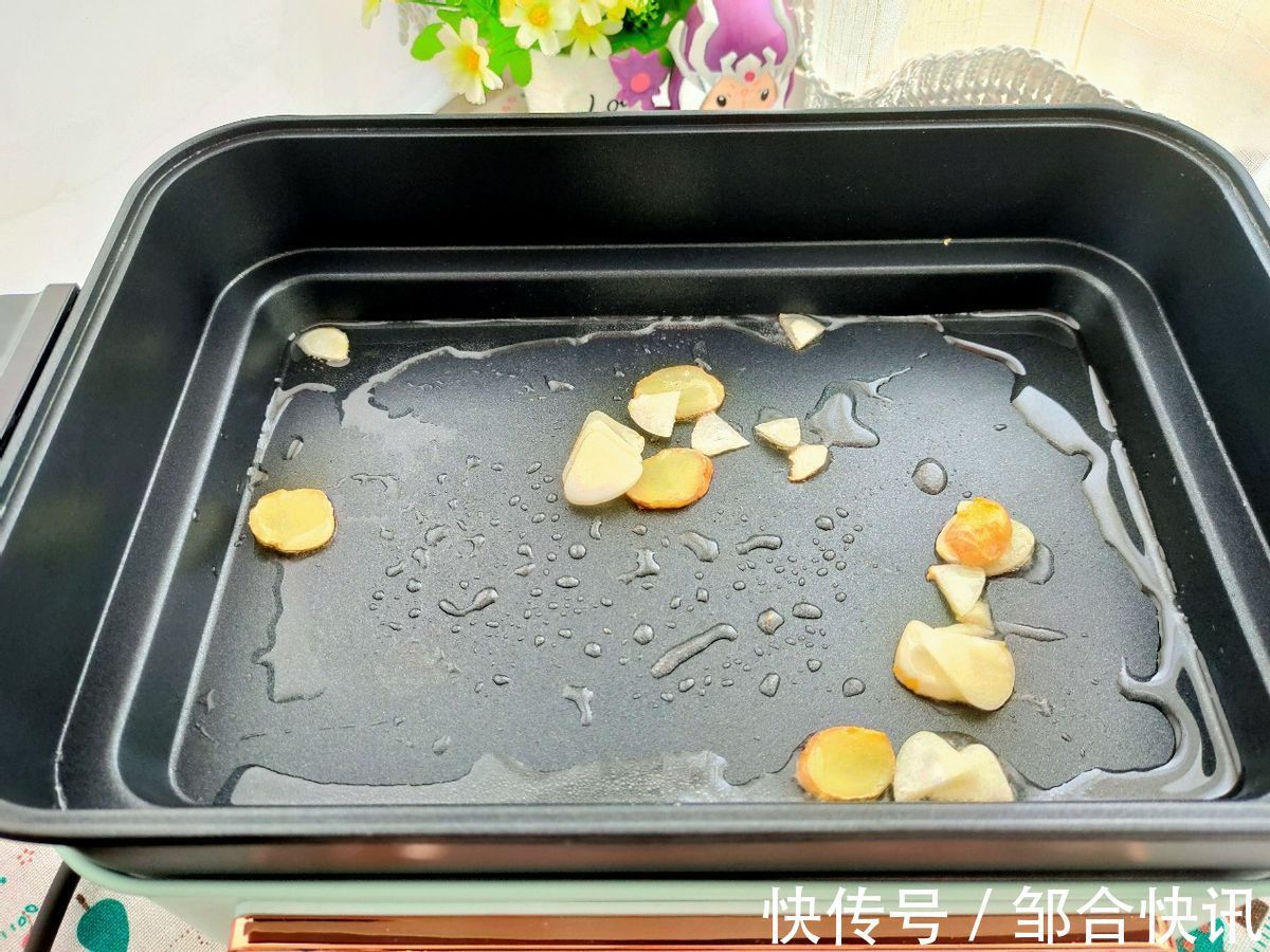 植物油|鸭肉不要再用水煮了，倒入一碗酱油，越焖越香，一盘不够吃