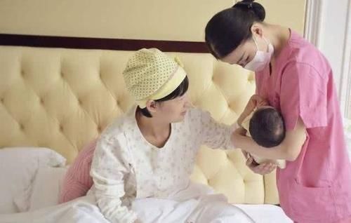 牛初乳|刚出生的宝宝,第一口喝母乳还是喝“水”,对孩子健康影响大