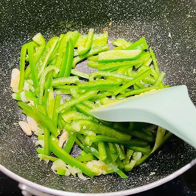 青椒木耳炒鸡蛋