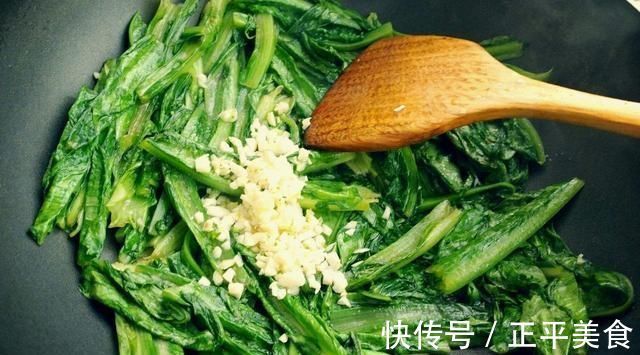 蒜蓉油麦菜|它是天然的“安眠药”,隔三差五吃一点,不仅美味而且睡得香