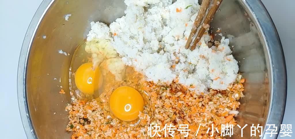 自制虾饼，剩米饭和蔬菜混搭，咸香酥脆营养均衡，既好吃又好玩！