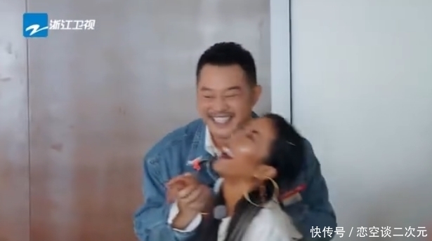 吉克隽逸《奔跑吧》自黑，问沙溢“看见我了吗”，沙溢求生欲满满