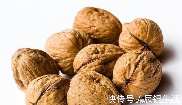 睡眠质量|充足的睡眠才是天然补药，多吃几种食物，能帮助你睡得更香！