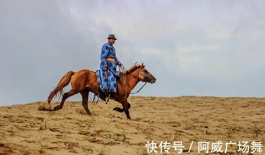 日落|中秋节在乌兰布统敖包吐后山，拍摄骆驼冲沙，遇见美丽的晚霞