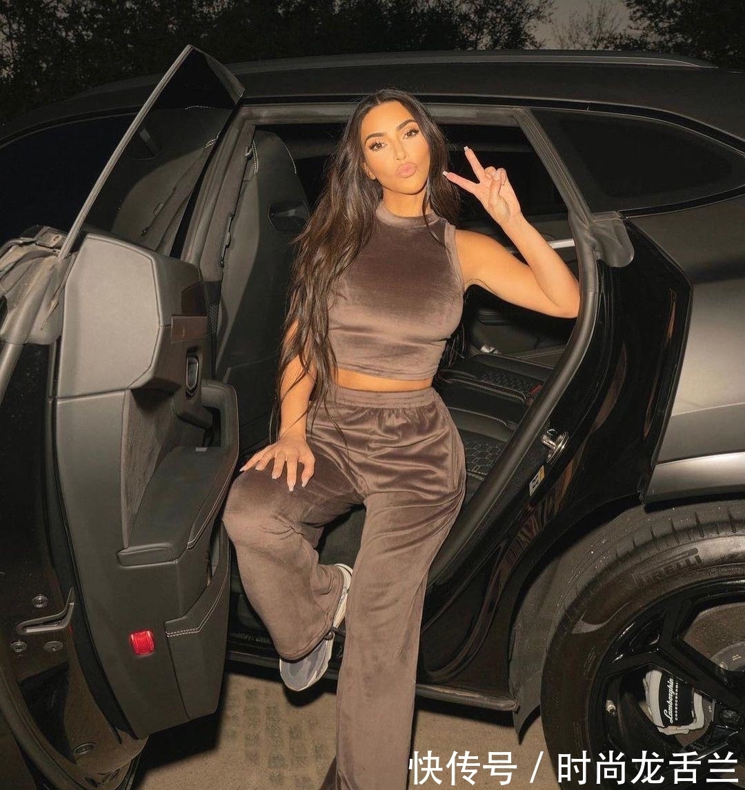 绿帽|比伯戴绿帽搭配侃爷新鞋，造型邋遢，不及超模贝拉穿皮裤时尚高级