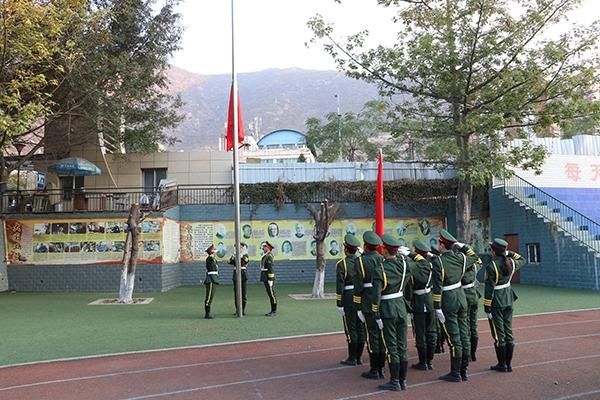 市建校举行春季学期开学典礼暨表扬大会